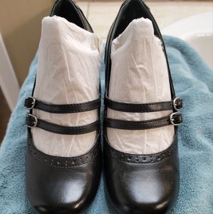 Womens Size 7  Black Mary Janes